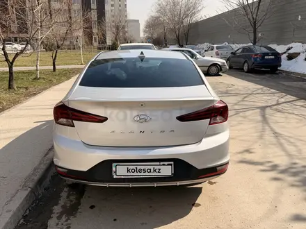 Hyundai Elantra 2018 года за 6 500 000 тг. в Алматы – фото 4