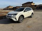 Toyota RAV4 2017 года за 9 000 000 тг. в Актобе