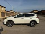 Toyota RAV4 2017 года за 9 000 000 тг. в Актобе – фото 5