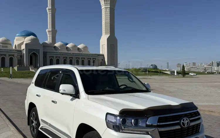 Toyota Land Cruiser 2021 годаүшін38 300 000 тг. в Астана