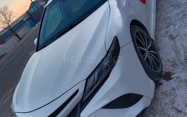 Toyota Camry 2018 года за 13 800 000 тг. в Семей