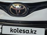 Toyota Camry 2023 года за 22 000 000 тг. в Шымкент