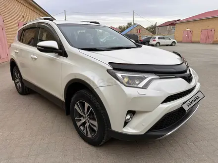 Toyota RAV4 2016 года за 11 200 000 тг. в Актобе – фото 11