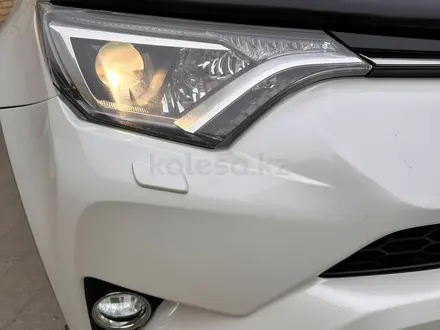 Toyota RAV4 2016 года за 11 200 000 тг. в Актобе – фото 14