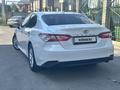 Toyota Camry 2018 года за 11 700 000 тг. в Алматы – фото 13