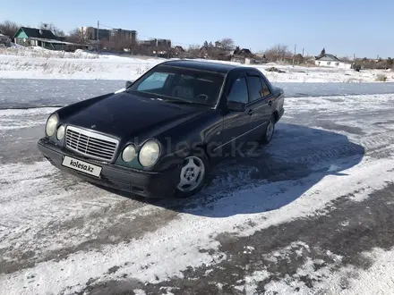 Mercedes-Benz E 200 1996 года за 2 000 000 тг. в Астана – фото 2