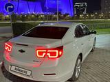 Chevrolet Malibu 2014 года за 6 800 000 тг. в Астана – фото 2
