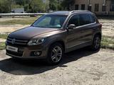 Volkswagen Tiguan 2011 года за 6 900 000 тг. в Атырау – фото 2