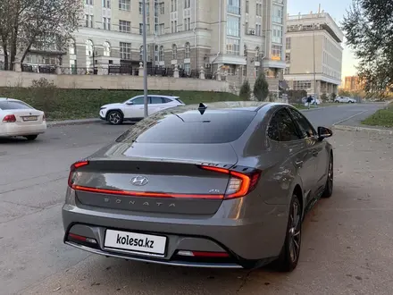 Hyundai Sonata 2021 года за 14 000 000 тг. в Астана – фото 2