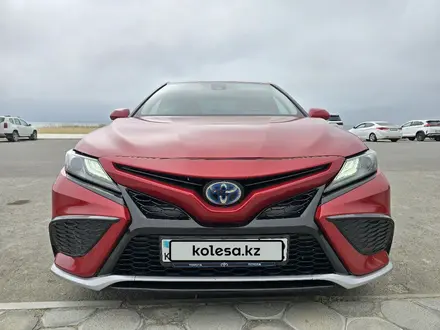 Toyota Camry 2022 года за 12 700 000 тг. в Актау