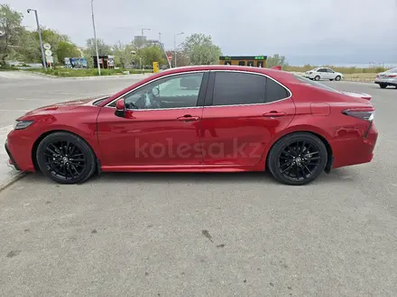 Toyota Camry 2022 года за 12 700 000 тг. в Актау – фото 7
