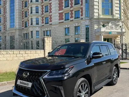 Lexus LX 570 2018 года за 49 000 000 тг. в Астана
