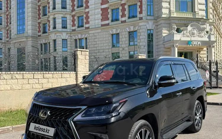 Lexus LX 570 2018 года за 49 000 000 тг. в Астана