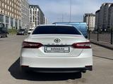 Toyota Camry 2018 годаүшін14 200 000 тг. в Астана – фото 2
