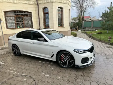 BMW 540 2019 года за 29 500 000 тг. в Алматы – фото 3