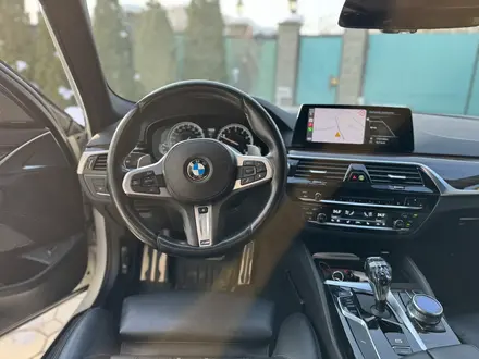 BMW 540 2019 года за 29 500 000 тг. в Алматы – фото 16