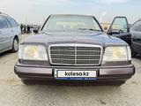 Mercedes-Benz E 220 1994 года за 2 500 000 тг. в Тараз – фото 2