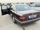 Mercedes-Benz E 220 1994 года за 2 500 000 тг. в Тараз – фото 5