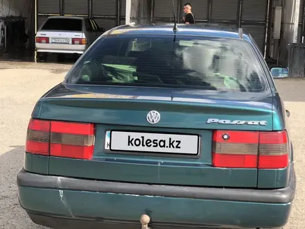 Volkswagen Passat 1994 года за 1 650 000 тг. в Атырау – фото 3