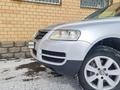 Volkswagen Touareg 2003 года за 3 290 000 тг. в Караганда – фото 2