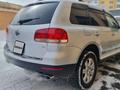 Volkswagen Touareg 2003 года за 3 290 000 тг. в Караганда – фото 3