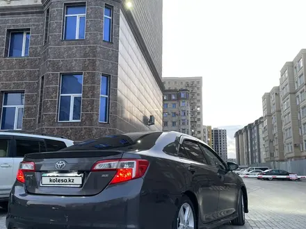 Toyota Camry 2013 года за 8 250 000 тг. в Атырау – фото 2