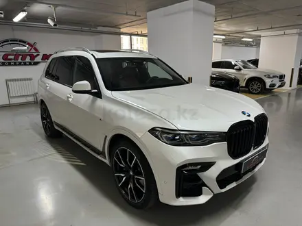 BMW X7 2022 года за 49 900 000 тг. в Астана