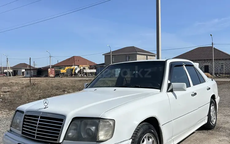 Mercedes-Benz E 220 1994 года за 1 800 000 тг. в Астана