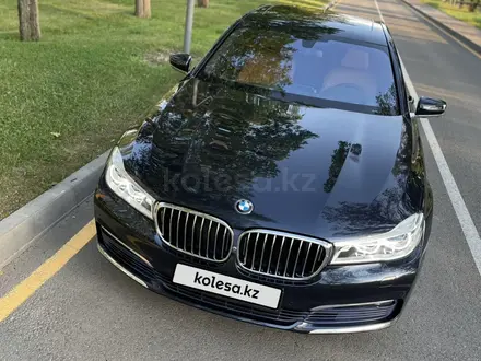 BMW 750 2016 года за 24 000 000 тг. в Алматы – фото 9