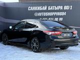 Toyota Camry 2018 годаүшін8 500 000 тг. в Актобе – фото 3