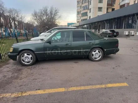 Mercedes-Benz E 220 1993 года за 1 600 000 тг. в Кулан