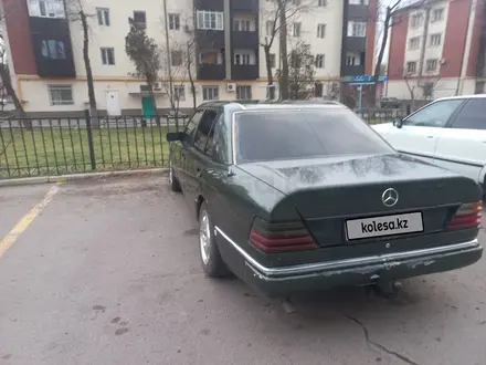 Mercedes-Benz E 220 1993 года за 1 600 000 тг. в Кулан – фото 3