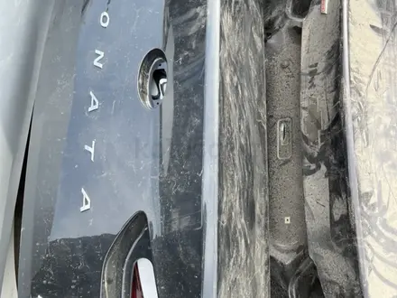 Крышка багажника Hyundai sonata за 17 000 тг. в Алматы – фото 2