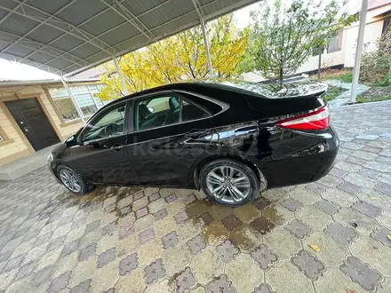 Toyota Camry 2017 года за 7 000 000 тг. в Атырау – фото 3