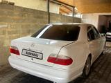 Mercedes-Benz E 320 1998 года за 3 700 000 тг. в Алматы – фото 2