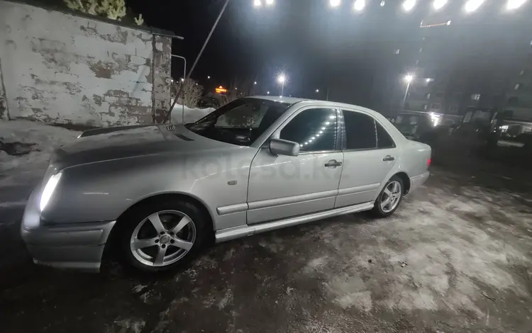 Mercedes-Benz E 230 1996 годаүшін2 300 000 тг. в Астана