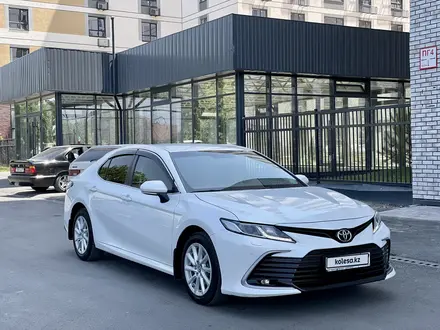 Toyota Camry 2021 года за 16 700 000 тг. в Шымкент