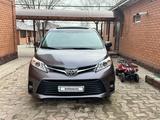 Toyota Sienna 2014 года за 14 000 000 тг. в Актобе – фото 2