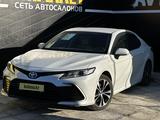 Toyota Camry 2022 года за 13 800 000 тг. в Атырау