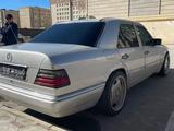 Mercedes-Benz E 320 1993 года за 5 300 000 тг. в Атырау – фото 3