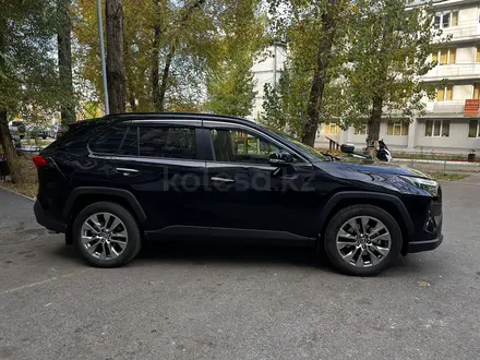 Toyota RAV4 2023 года за 23 000 000 тг. в Алматы – фото 26