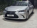 Lexus ES 300h 2019 года за 17 000 000 тг. в Алматы
