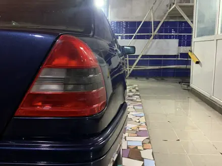 Mercedes-Benz C 200 1995 года за 2 100 000 тг. в Караганда – фото 6