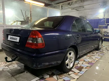 Mercedes-Benz C 200 1995 года за 2 100 000 тг. в Караганда – фото 7