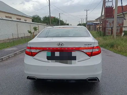 Hyundai Grandeur 2015 года за 7 500 000 тг. в Шымкент – фото 14