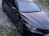 Toyota Camry 2018 года за 12 000 000 тг. в Щучинск – фото 2
