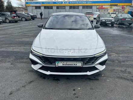 Hyundai Elantra 2023 года за 9 300 000 тг. в Шымкент