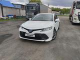 Toyota Camry 2020 года за 13 700 000 тг. в Петропавловск – фото 2