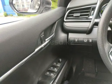 Toyota Camry 2020 года за 13 700 000 тг. в Петропавловск – фото 11