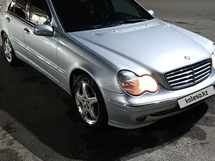 Mercedes-Benz C 200 2003 года за 4 500 000 тг. в Астана – фото 3